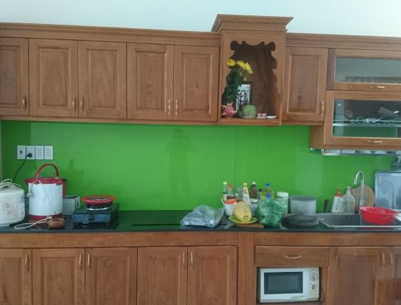 Kính màu bếp 05