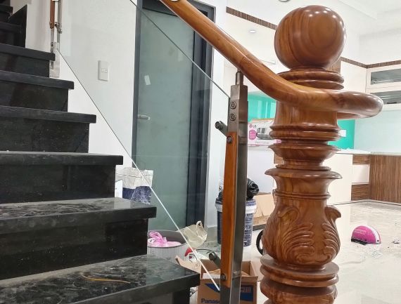 Trụ cái cầu thang 18